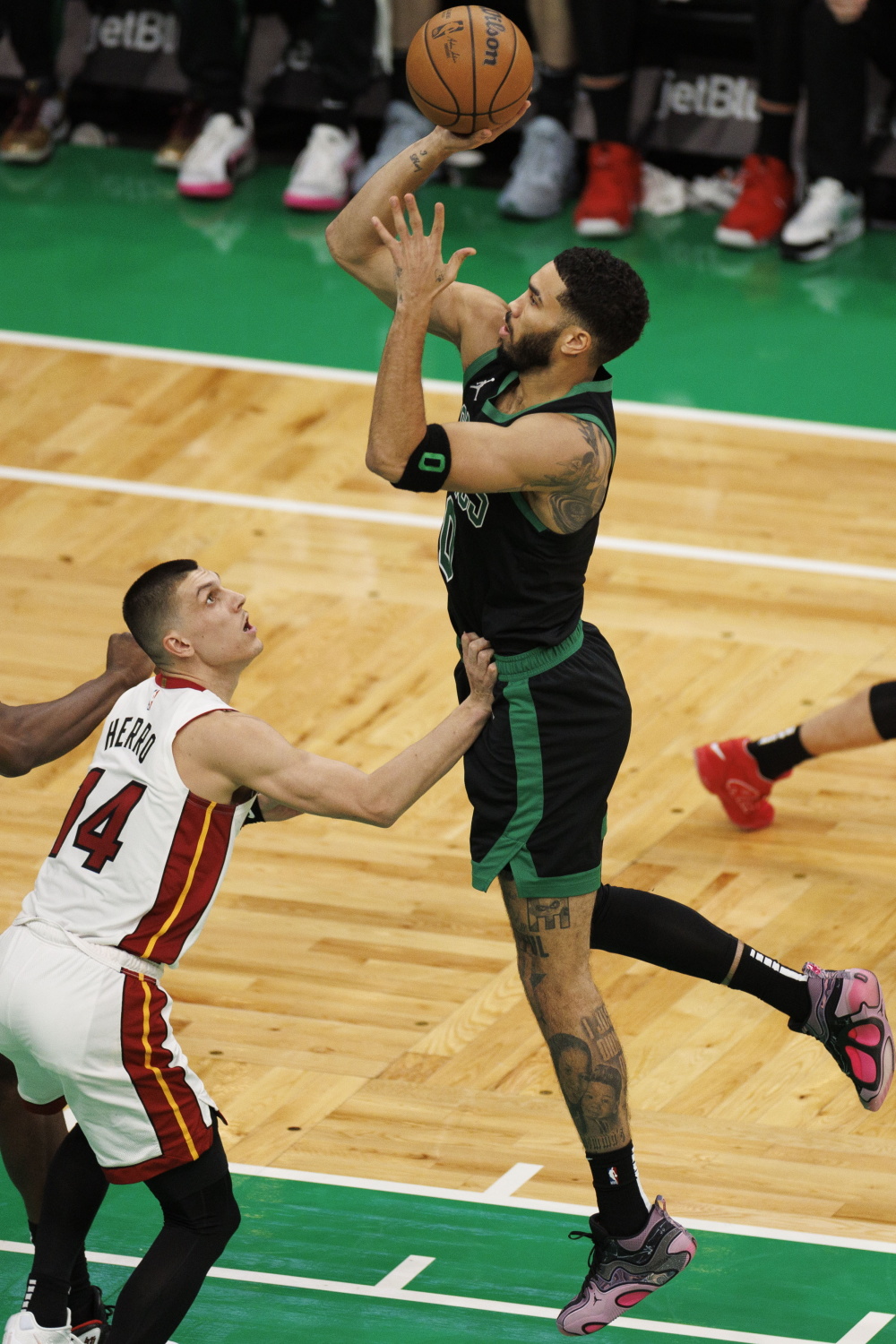 冲刺阶段波士顿凯尔特人备战德甲，绝杀压哨细节曝光，态度坚定，资深球员宣示担当的简单介绍-九游电竞平台官网